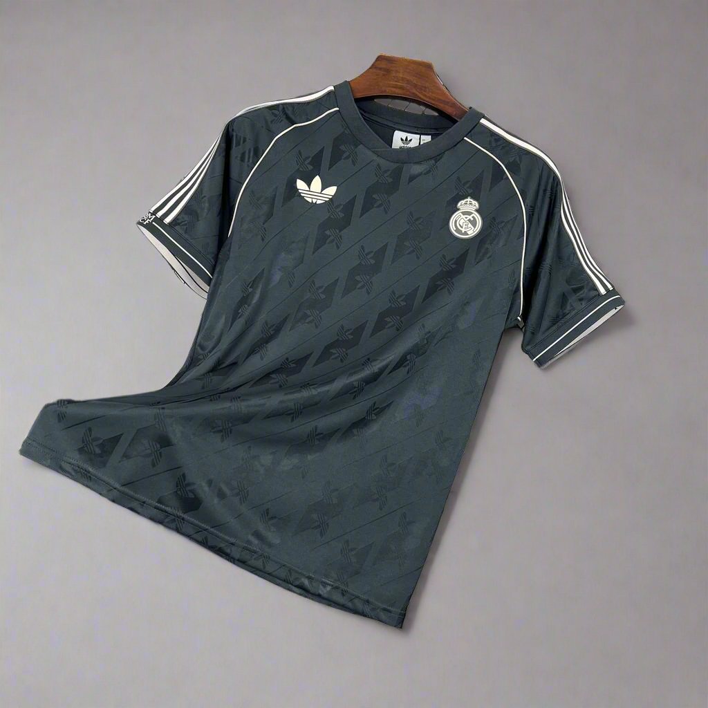 Real Madrid Special Classic Retro Trefoil Kit 24/25