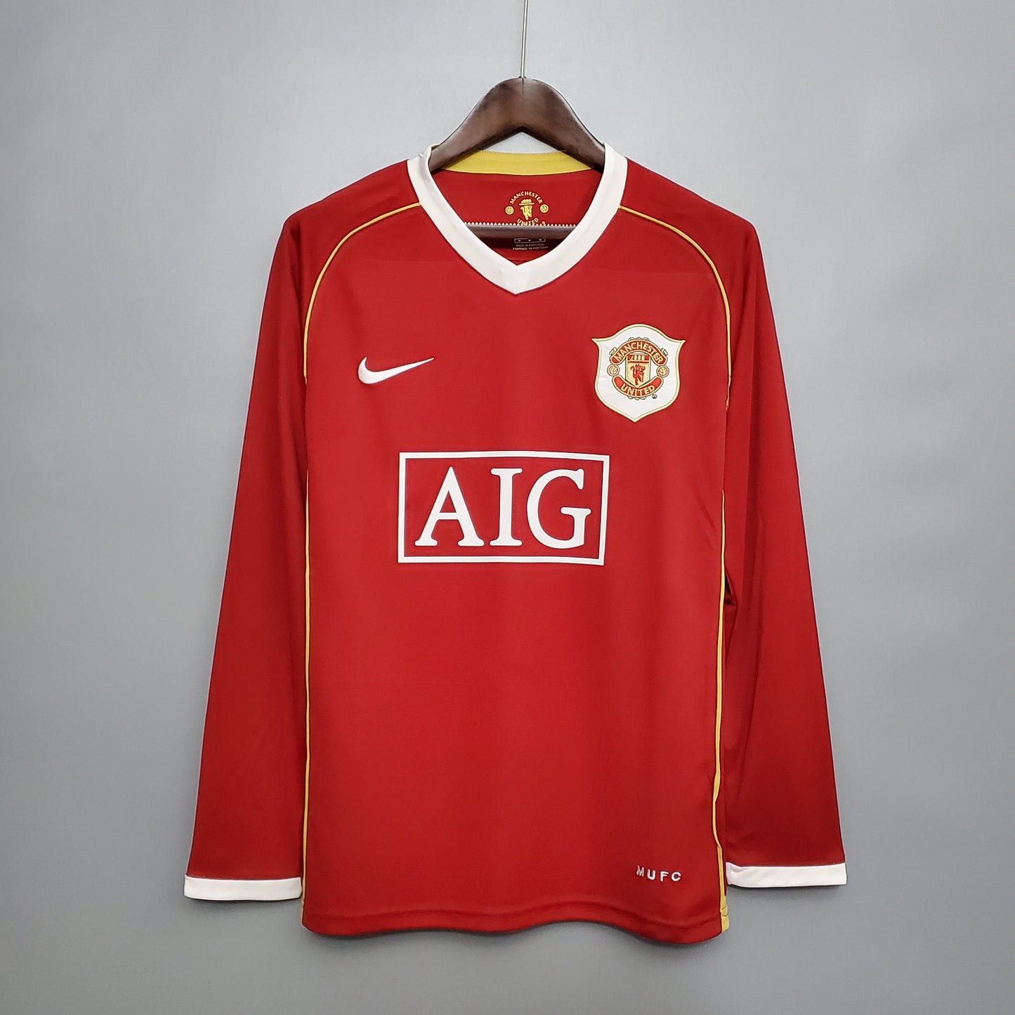 M@nchester United Home Kit Retro Long Sleeves 06/07
