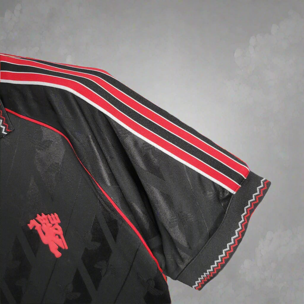 M@nchester United Classic Retro Trefoil Kit 24/25