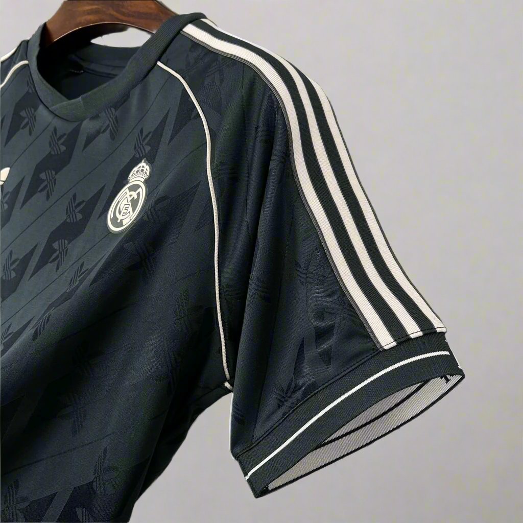 Real Madrid Special Classic Retro Trefoil Kit 24/25