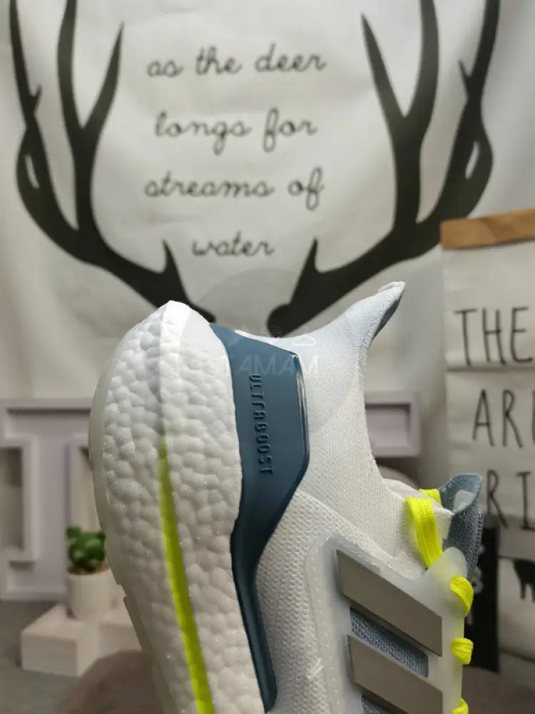 Adidas Ultraboost 22 Vibrant Yellow/Dark Green Sneakers