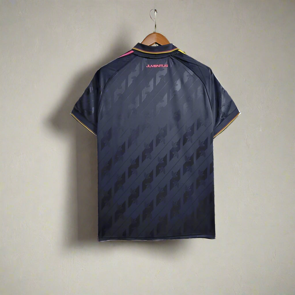 Juventus Classic Retro Trefoil Kit 24/25