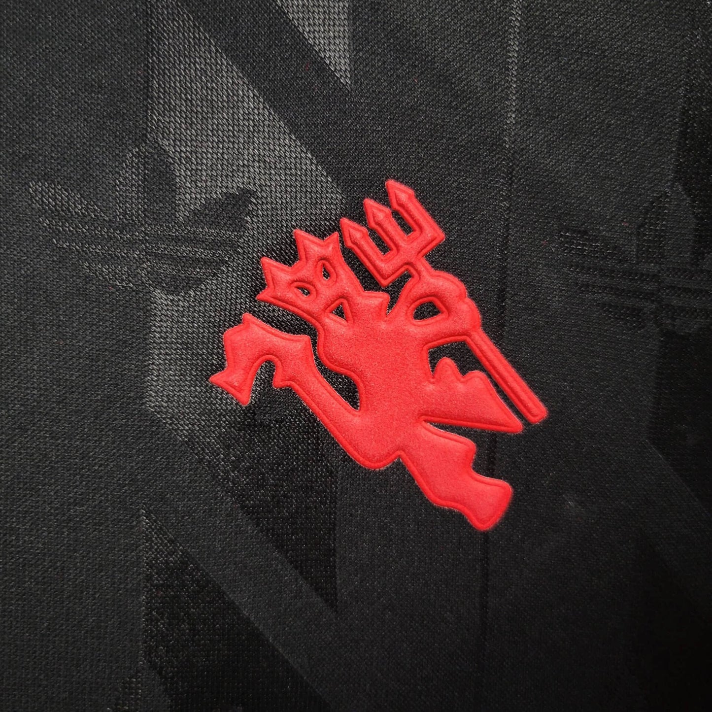 M@nchester United Classic Retro Trefoil Kit 24/25