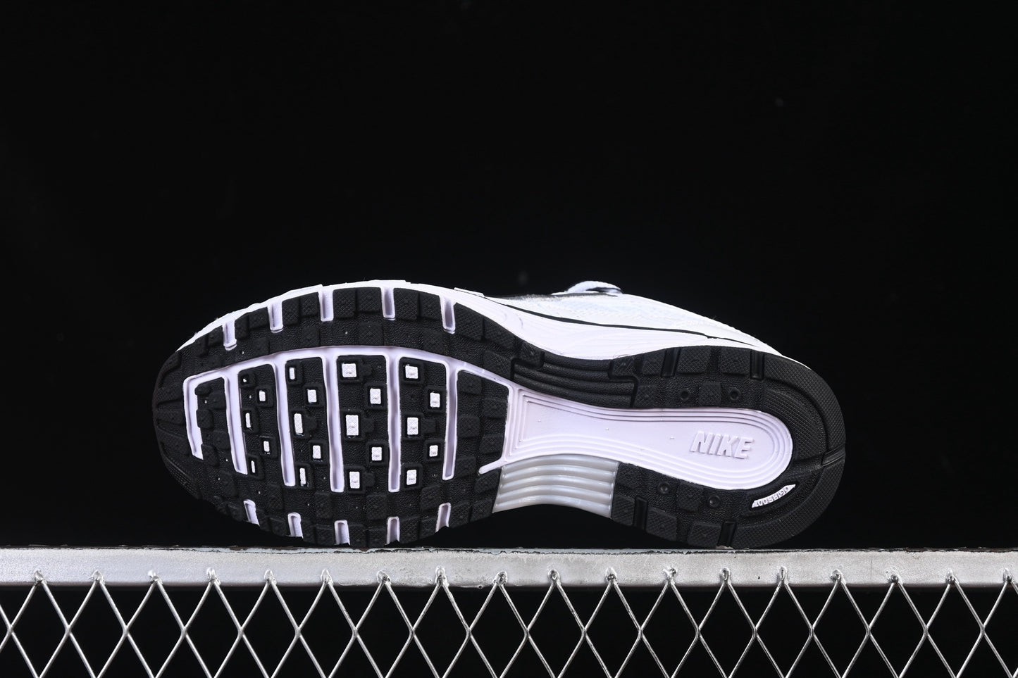 Nike P6000 White/Silver/Black