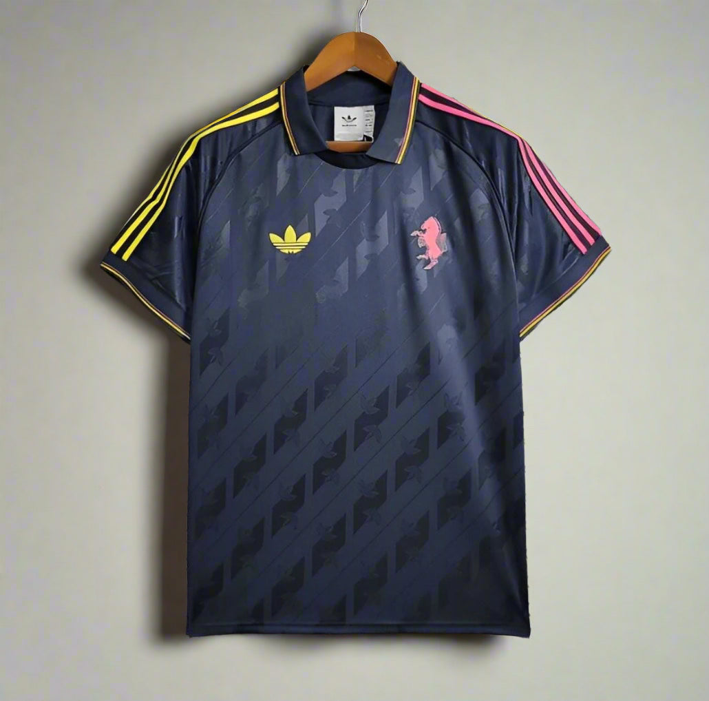 Juventus Classic Retro Trefoil Kit 24/25