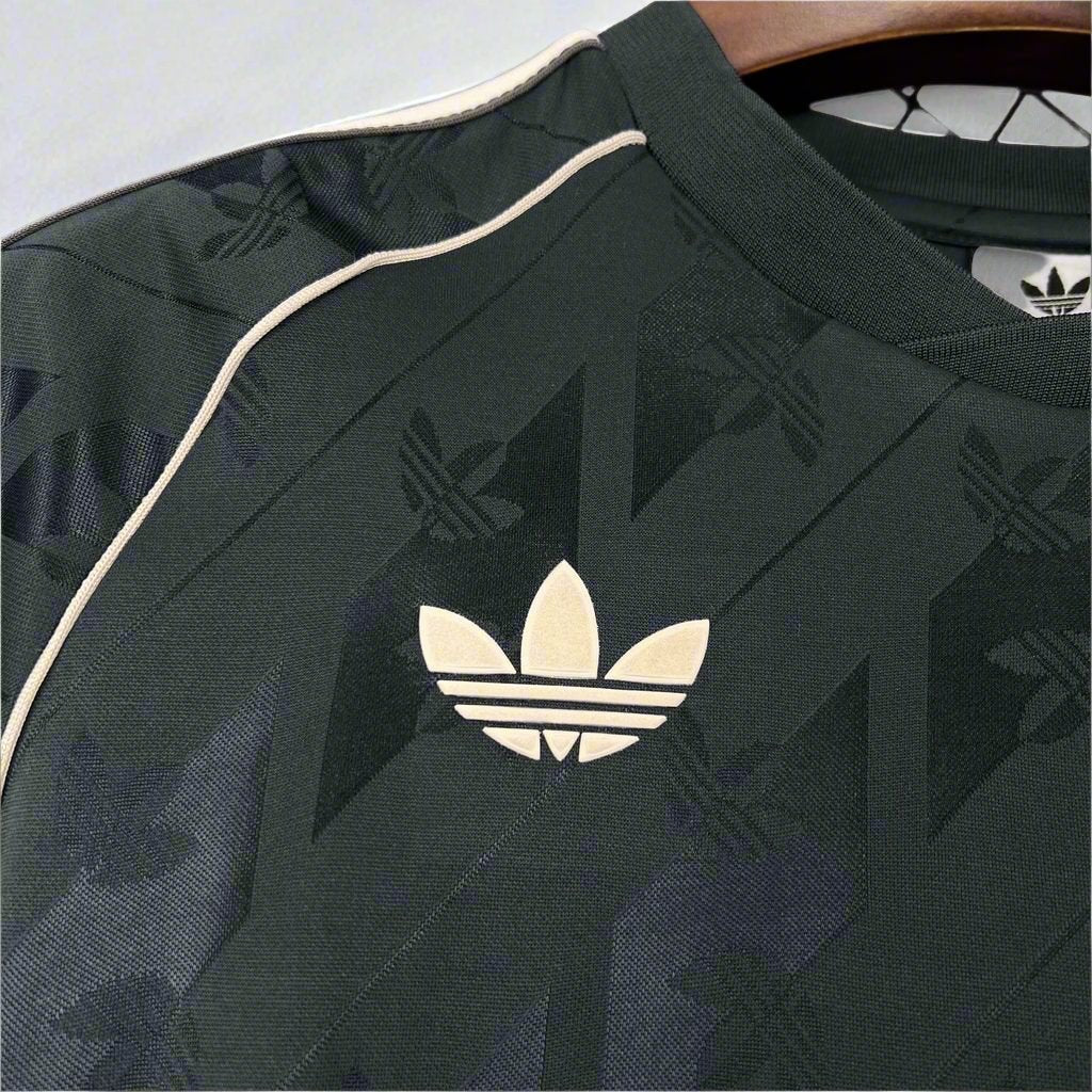 Real Madrid Special Classic Retro Trefoil Kit 24/25