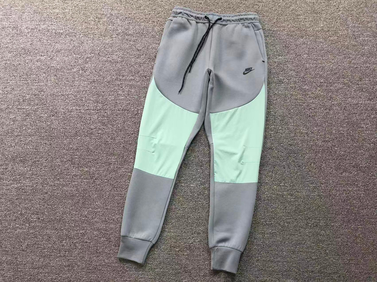 Nike Tech Fleece Set - Grey & Bubble Gum