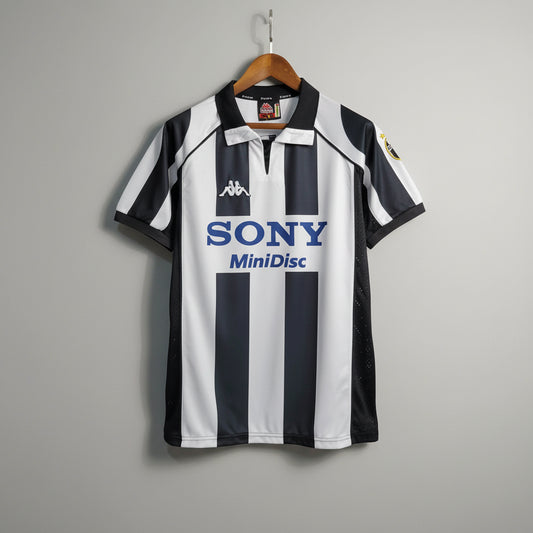 Juventus Home Kit Retro 97/98