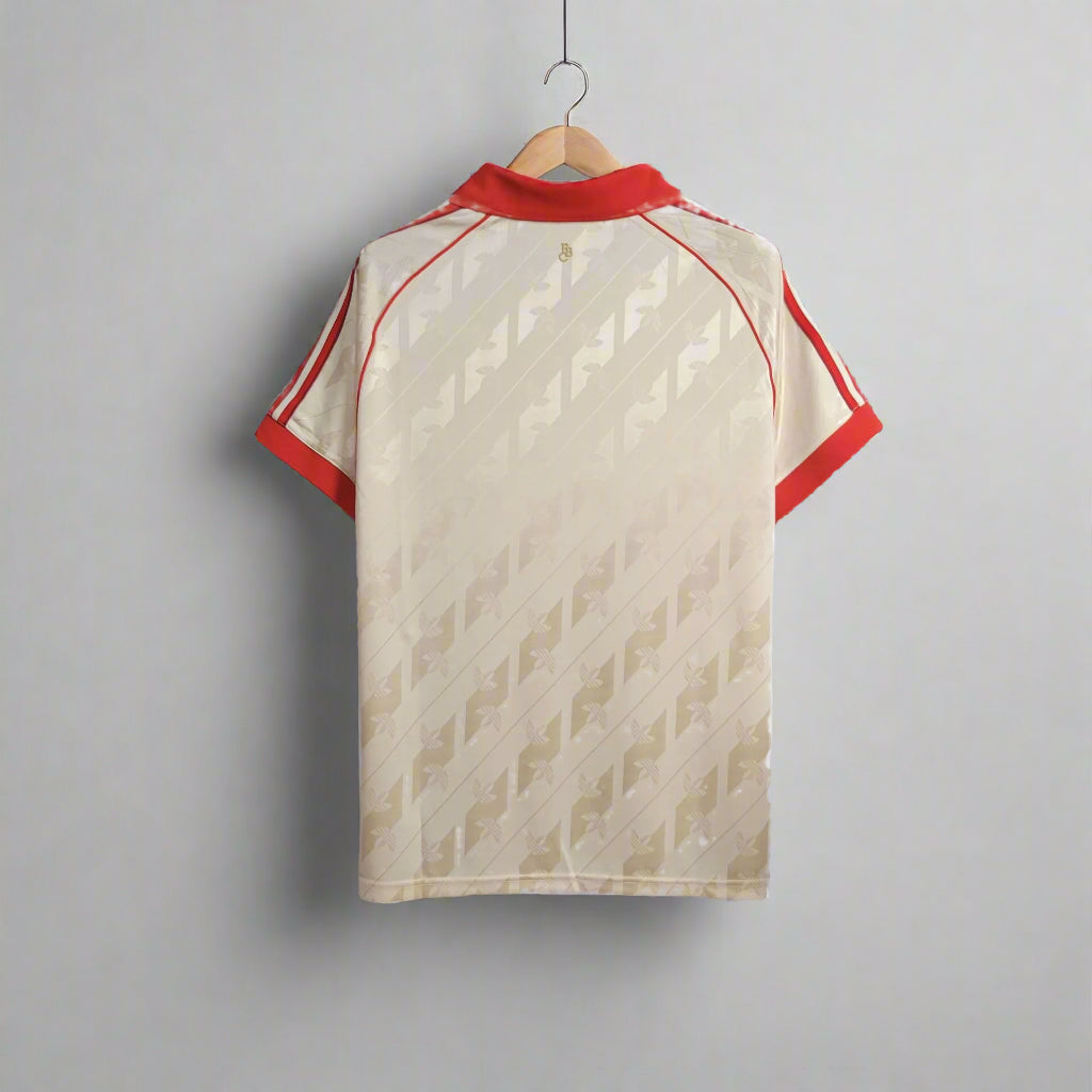 Bayern Classic Retro Trefoil Kit 24/25