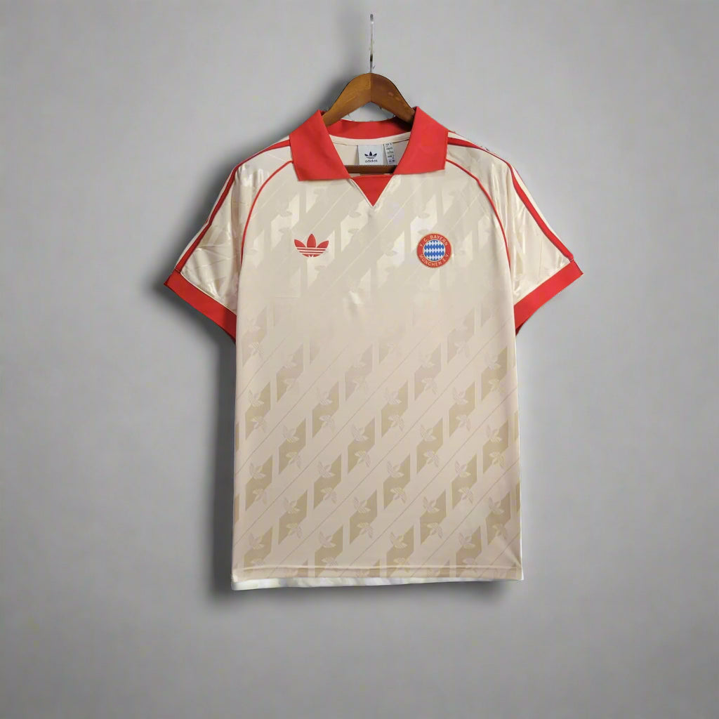 Bayern Classic Retro Trefoil Kit 24/25