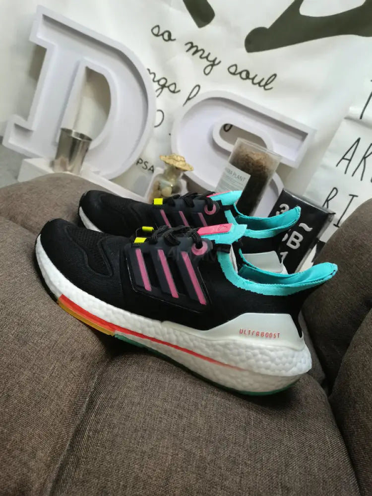 Adidas Ultraboost 22 Black/Green Sneakers