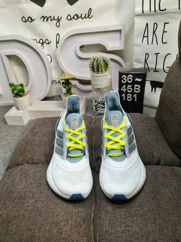Adidas Ultraboost 22 Vibrant Yellow/Dark Green Sneakers