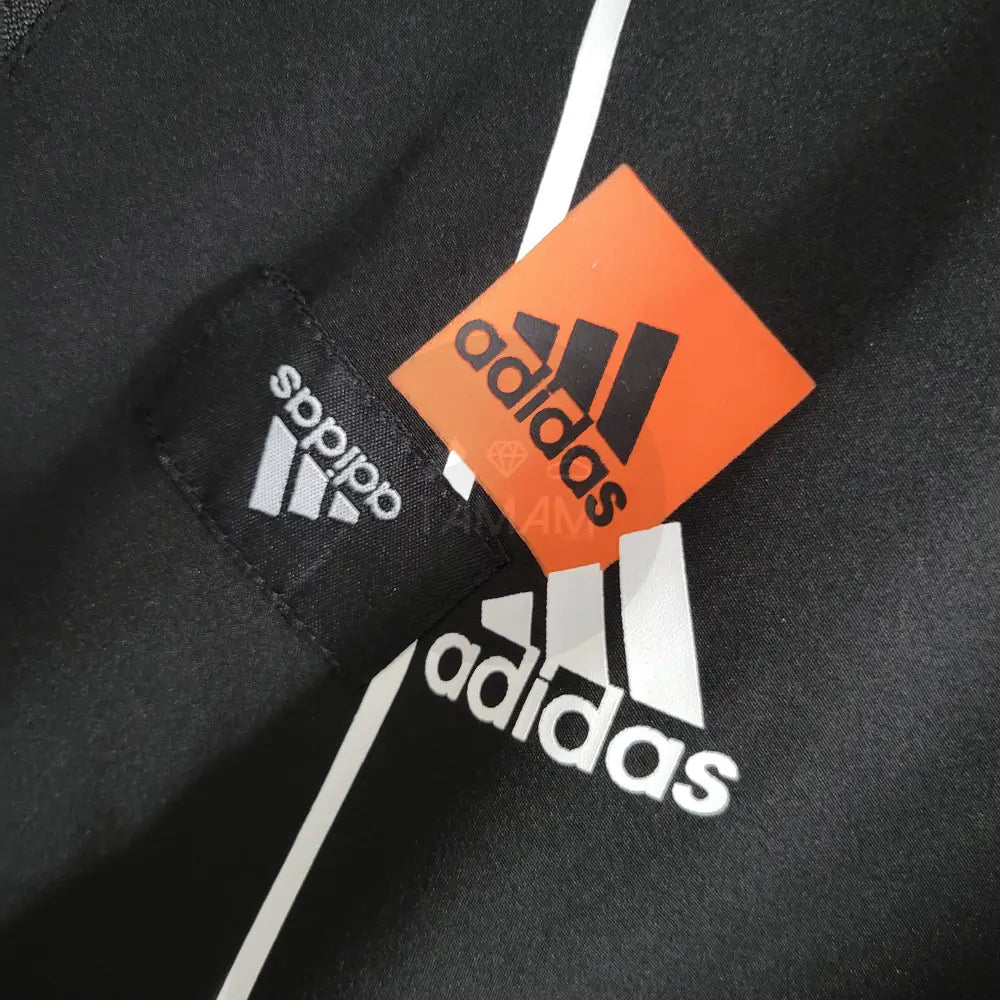 Adidas Windbreaker Bold.