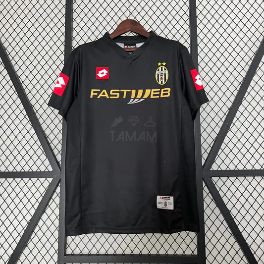 Juventus Away Kit Retro 01/02 Football Jersey