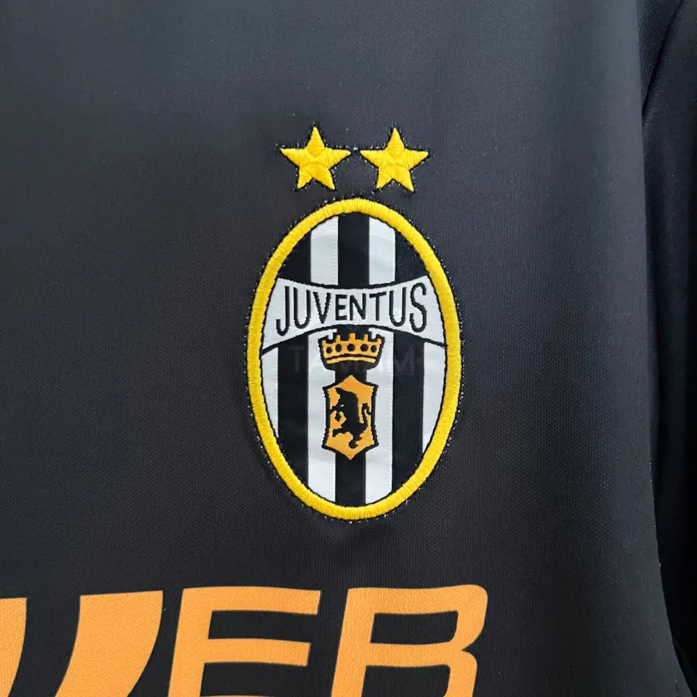 Juventus Away Kit Retro 01/02 Football Jersey