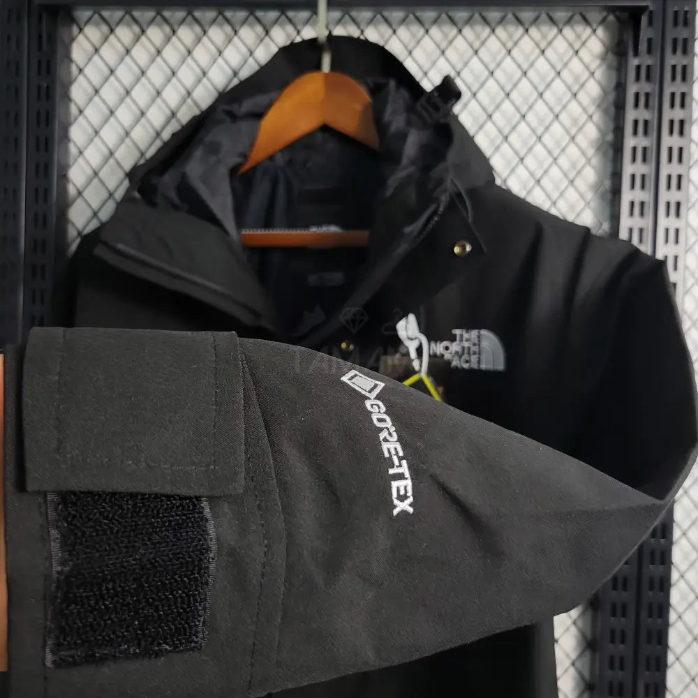 The North Face Windbreaker Black