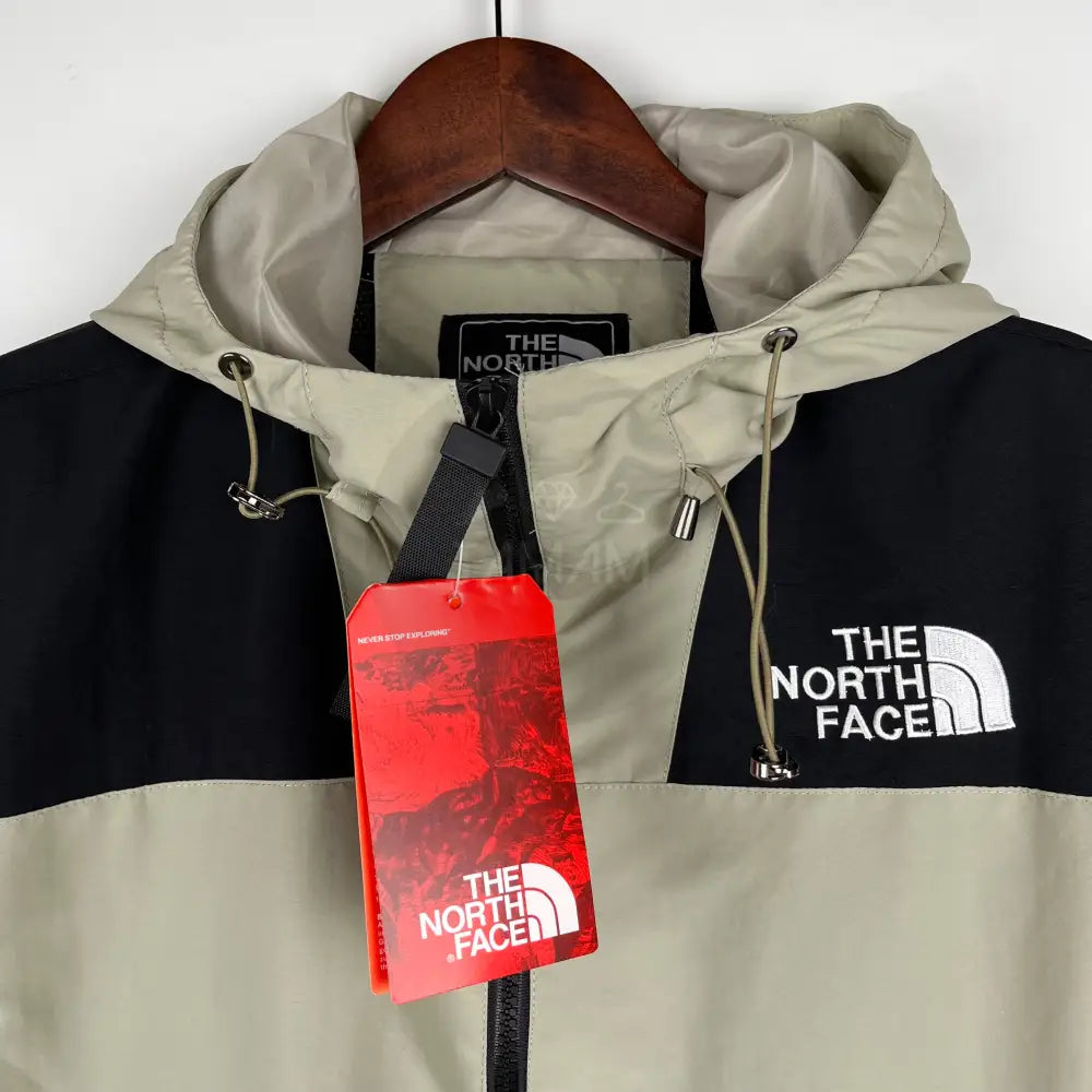 The North Face Windbreaker Khaki